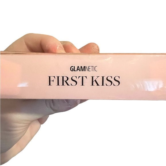 NEW Glamnetic First Kiss Short Almond Press On Nails - Picture 3 of 5